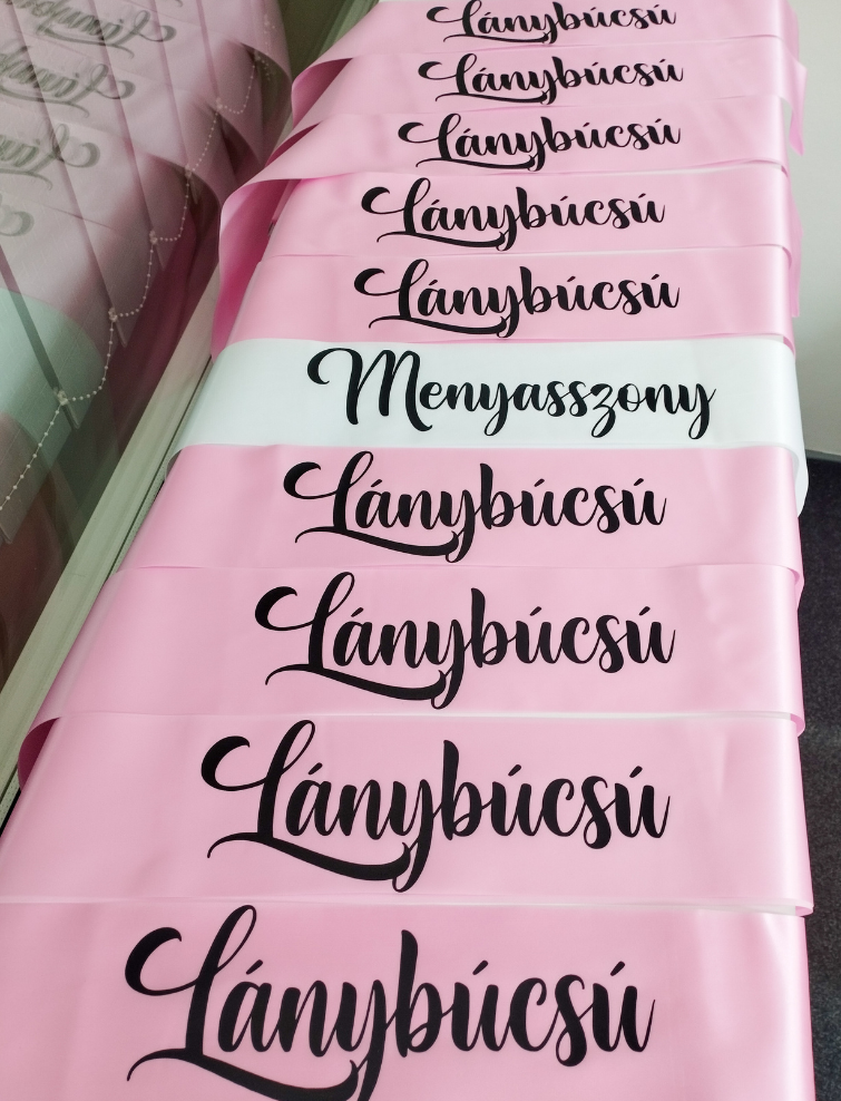 Egyedi feliratos vállszalag lánybúcsúra