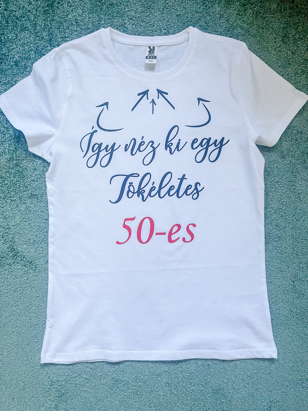 Feliratozott pólók nőknek