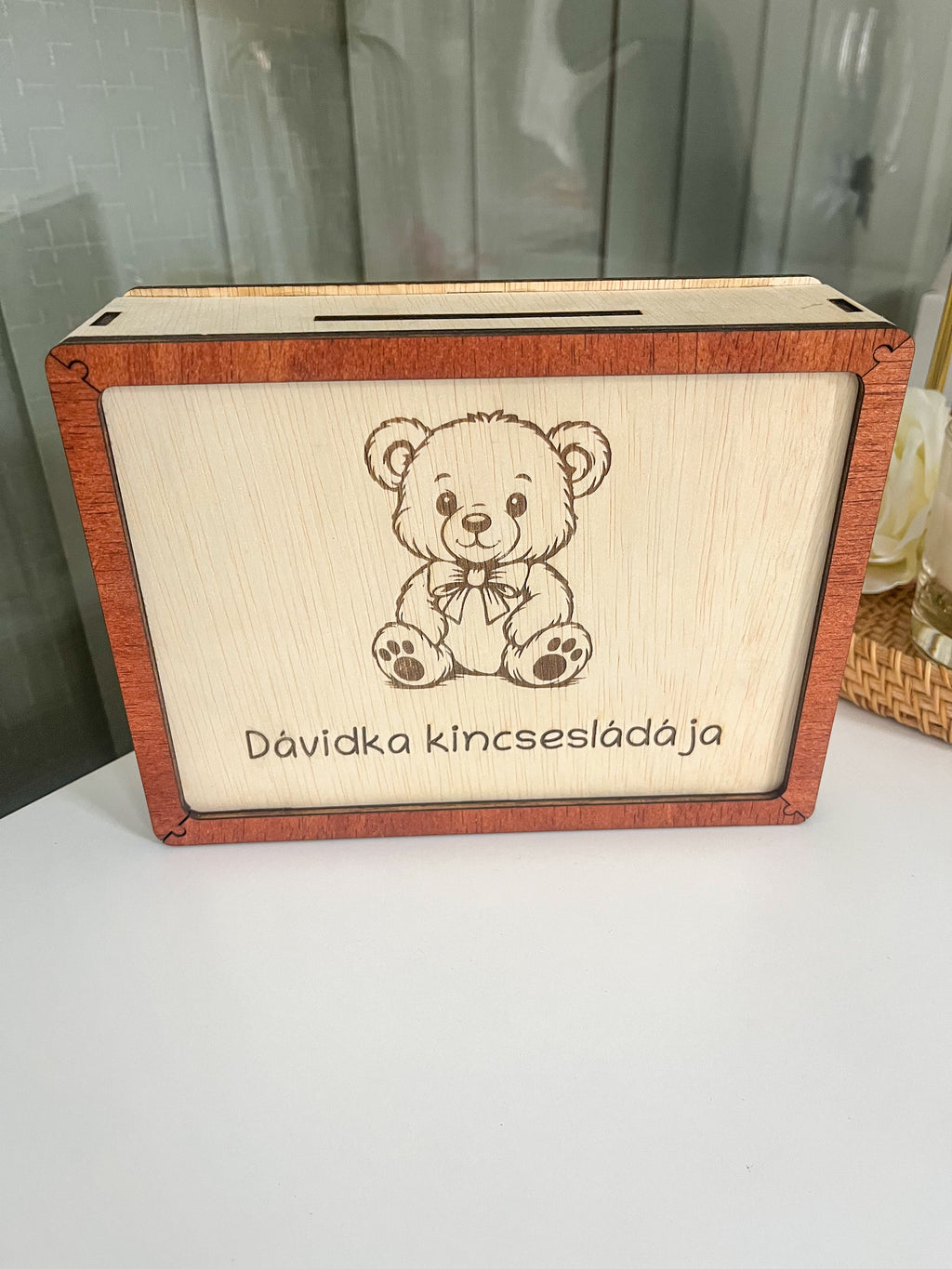 Megszemélyesített pénzgyűjtő doboz