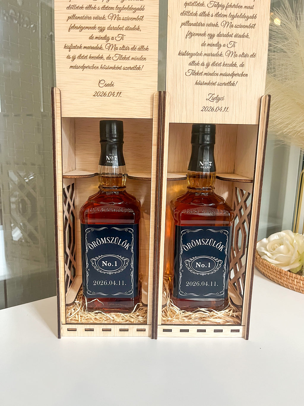 Egyedi szülőköszöntő doboz whiskyvel